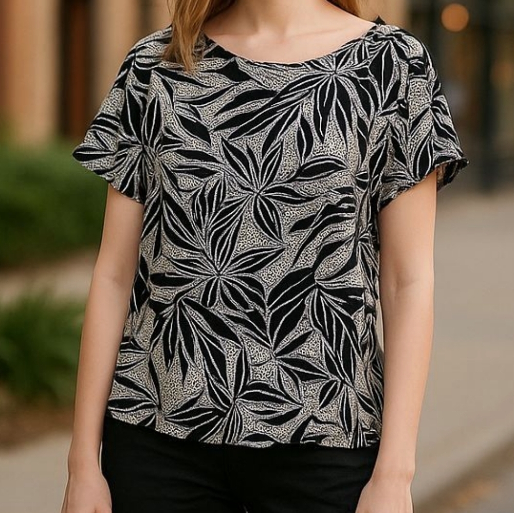 Como blu Top Size 2X Black And White Cold Shoulder Stretch